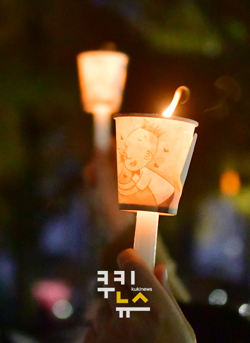 [친절한 쿡기자] 촛불은 바람 불면 꺼진다? 박 대통령의 ‘버티기’, 과연 능사일까