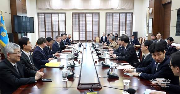문재인 대통령이 21일 오전 청와대 여민관에서 열린 남북정상회담 준비위 2차 회의에서 인사말을 하고 있다.(사진=청와대 홈페이지)