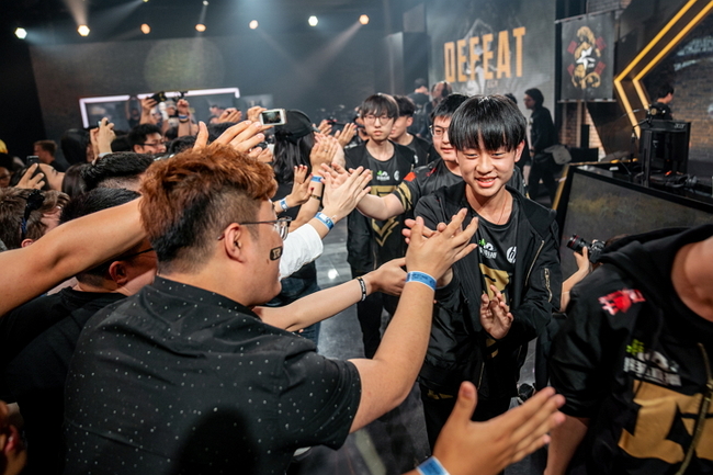 [MSI] ‘카사’ 출전 RNG, 프나틱과 난타전서 승리…1세트 기선제압