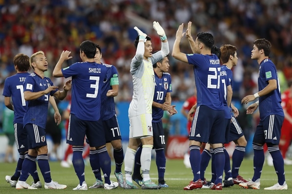 ‘강호’ 벨기에 맞아 잘 싸운 일본, 한국축구도 변해야 한다