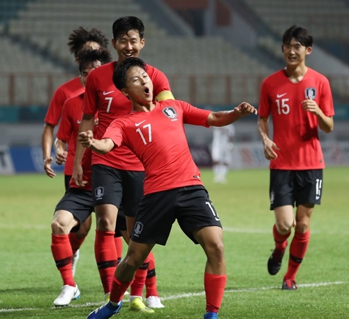 ‘황의조-이승우 골’ 한국, 이란전 2-0 완승