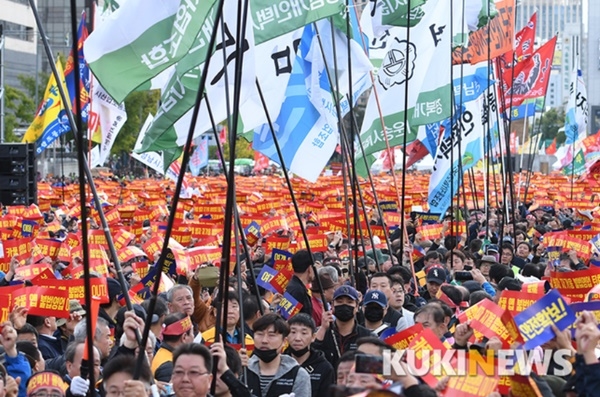 ‘10만 택시운전사’ 광화문 집결…카카오 카풀 반대 집회 열려