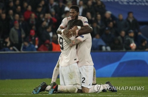 ‘파리의 기적’ 맨유, 원정서 0-2 패배 극복하고 8강 오른 UCL 최초팀