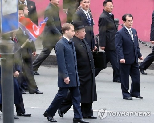 ‘북러정상회담’ 김정은, 블라디보스토크 도착…“유익한 대화될 것”