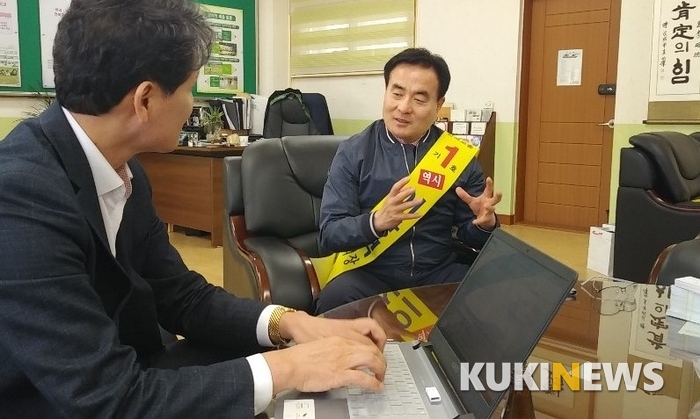 교장실서 가진 인터뷰에서 이상덕 교장은 현장을 가장 잘 아는 자신이 교총을 혁신할 적임자라고 강조했다.