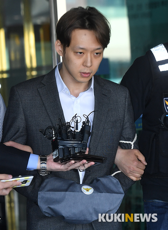 박유천 ‘성폭행 혐의’ 조사 당시 집에서 경찰 접대?…“사실 파악중”