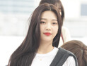 레드벨벳 조이, 빛나는 미모로 공항에 등장해 화제
