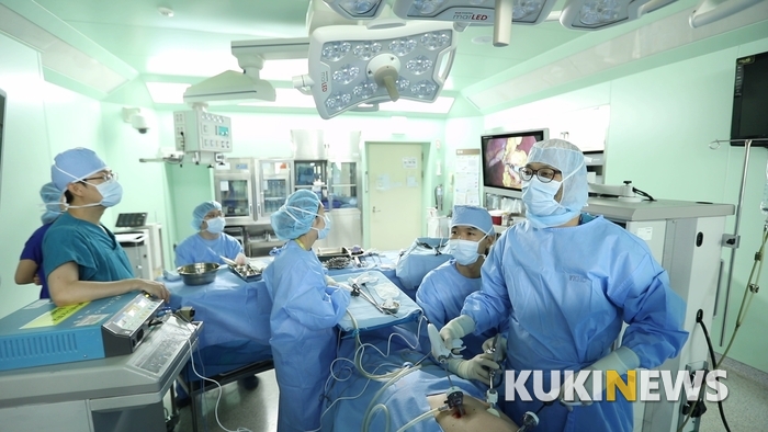 [글로벌 명의 명클리닉] 간이식 수술로 난치성 간암 환자 1000명 이상 구해
