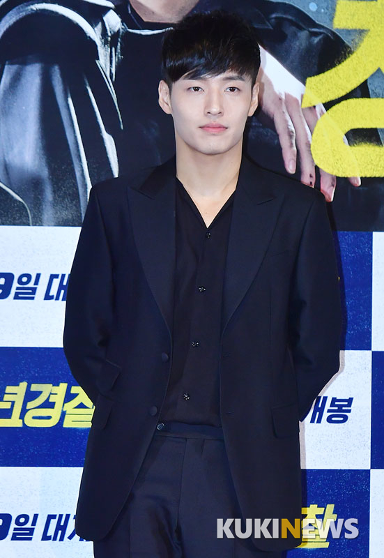 강하늘, '동백꽃 필 무렵' 차기작은 '환상동화'… 5년 만에 연극 복귀
