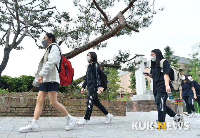 실명인증·대화저장 못 하는 랜덤채팅 앱, 청소년 제공 금지 실명인증·대화저장 못 하는 랜덤채팅 앱, 청소년 제공 금지