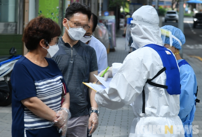 최근 1주간 일일 평균 국내발생 확진자 75.6명… 직전 주보다 31.8명 감소