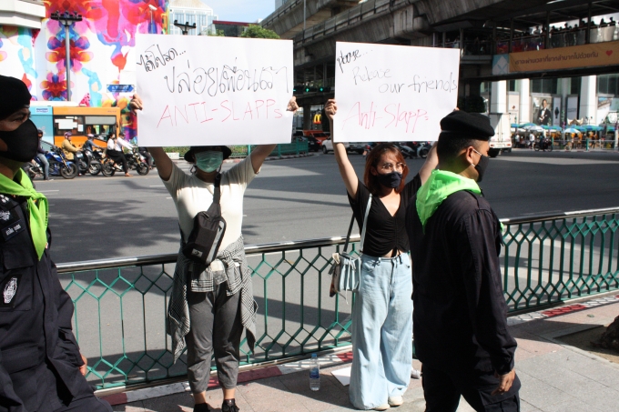 체포된 반정부 인사 석방 요구하는 태국 시위대