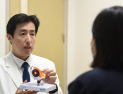[글로벌 명의 명클리닉] 황반변성 치료 권위 송지훈 아주대병원 안과 교수