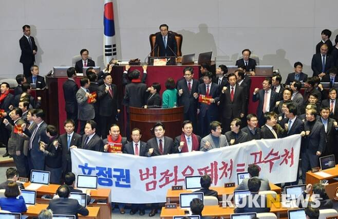 “민주주의 국가 맞나요”…‘일사천리’ 공수처법 처리에 싸늘한 20대