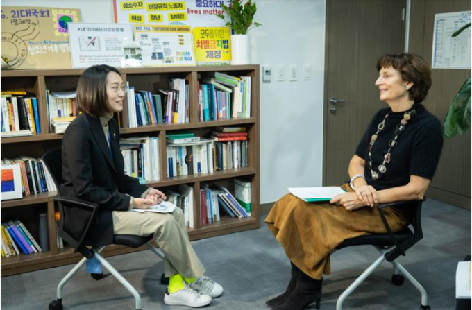 장혜영 “차별금지법 반드시 제정할 것”…네덜란드·핀란드 대사와 대담