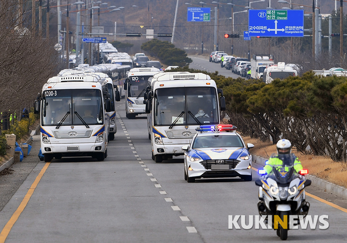 퇴소하는 우한 교민, 건강관리 계속된다