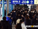 韓, ‘심각’ 대응 불구 코로나19 확산 못 막아… “좁은 공간·밀접 접촉 관리해야”