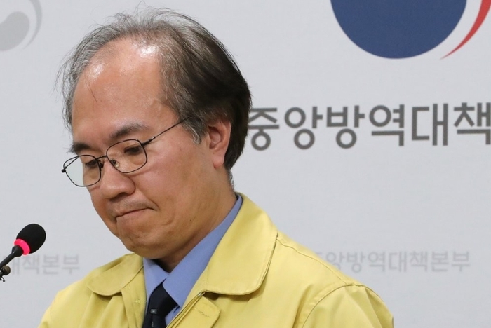 “‘해열제 검역통과’ 유학생 엄중처벌…사실대로 보고는 괜찮아”