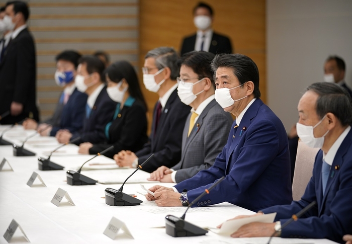 아베 일본 총리, 코로나19 긴급사태 선언