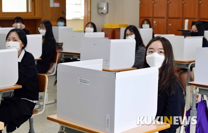 [현장+] 코로나19 후 마침내 활짝 열린 교문, “친구들아! 오랜만이야”