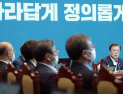 등 돌린 40대·여성… 文 대통령 지지율 40%대 ‘붕괴’