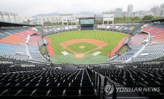 코로나19로 멈춘 도서관 등 공공시설, 언제 열릴까...