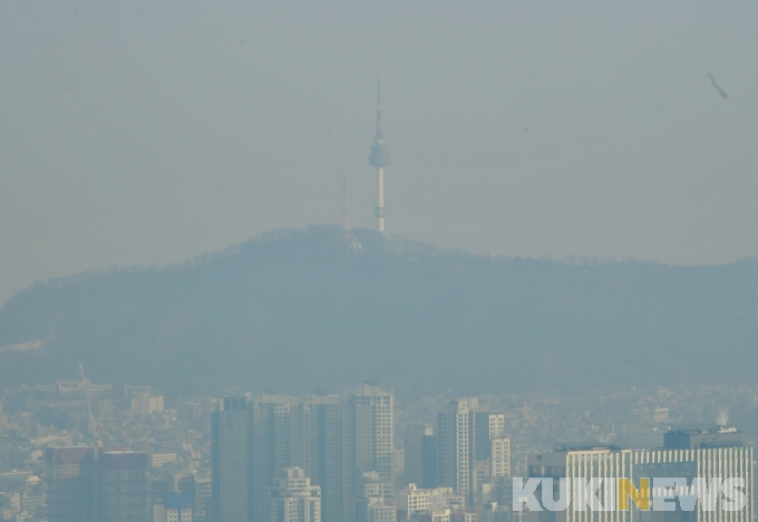 윤곽만 보이는 서울타워