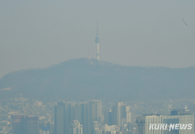 윤곽만 보이는 서울타워