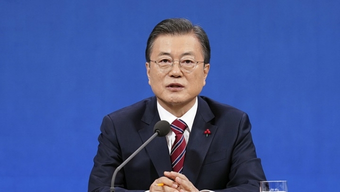 대통령 ‘입양 발언’에 화들짝한 청와대… 내놓은 해명도 ‘허술’ 