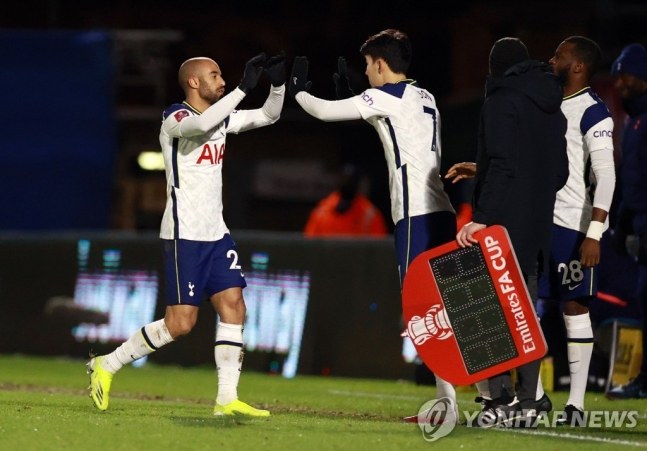 '손흥민 10호 도움' 토트넘, 위컴에 4-1 역전승…FA컵 16강행