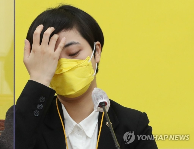 류호정 "오해 풀었다"더니…면직 비서 "징계 요구할 것"