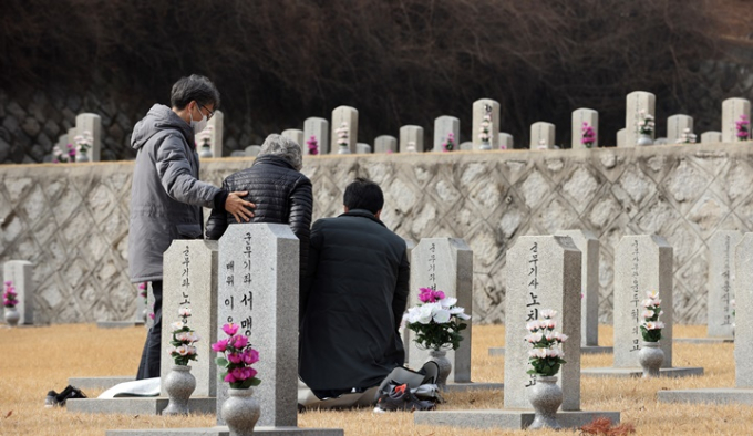 친일파는 묻혀있는데… 국립묘지 안장 거부되는 유공자들