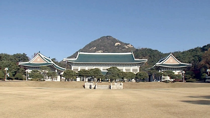 靑, 국민청원 '선별 공개' 논란 속 디지털소통센터장 교체