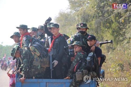 미얀마, 군사정권 맞서 무장투쟁…민주진영 “통합정부 구성”