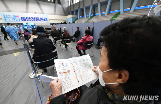 이상 반응 생길 바에 접종 거부?… 전문가 “백신 접종 이익, 잠재적 피해 압도”