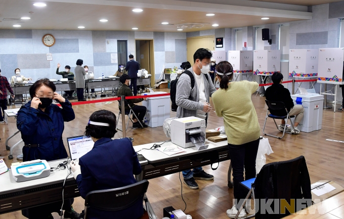 서울시장 보궐선거 사전투표... 오는 3일 18시까지
