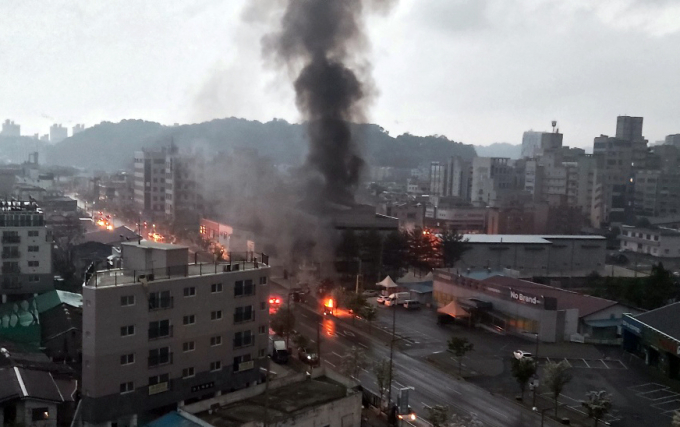 새벽 대전 변전소서 불...인명피해없어 