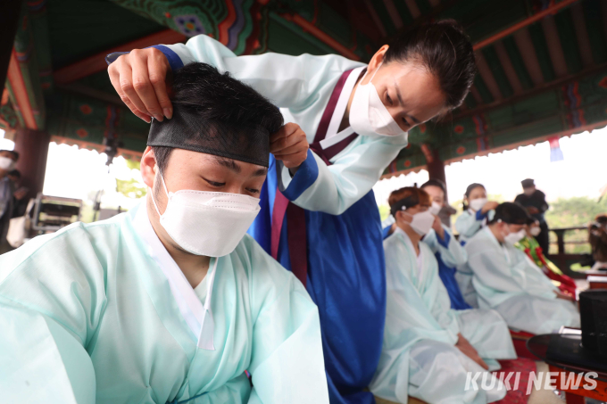 [쿠키포토] '한옥마을에서 맞는 성년의 날'