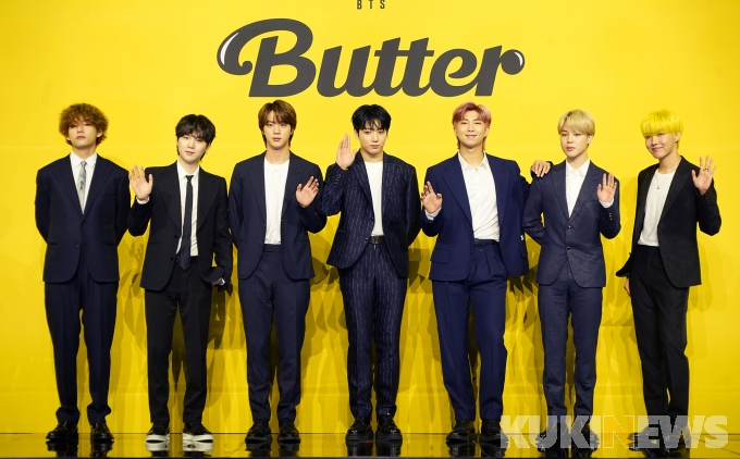 BTS, MTV 비디오 뮤직 어워즈서 ‘올해의 그룹’ 등 3관왕