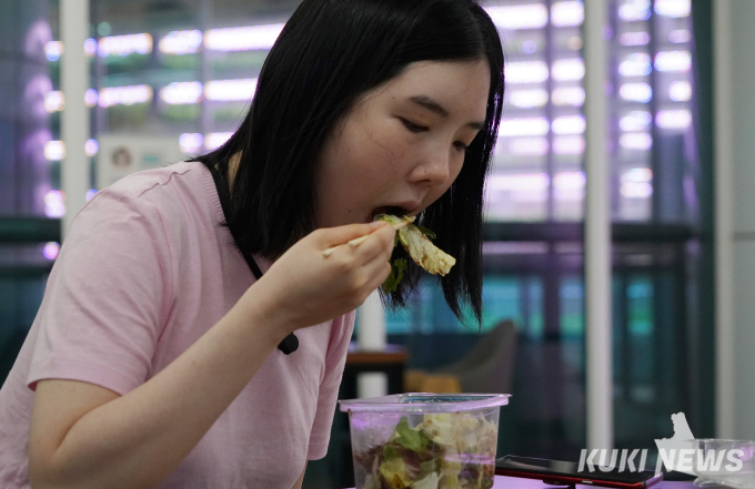 [햇빛 한줌 없는 그곳] 지하철역 안의 농경지 '메트로팜'