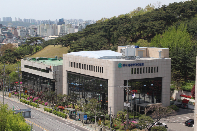 제약계, 국산 코로나19 백신·치료제 개발 위한 특단 지원 촉구