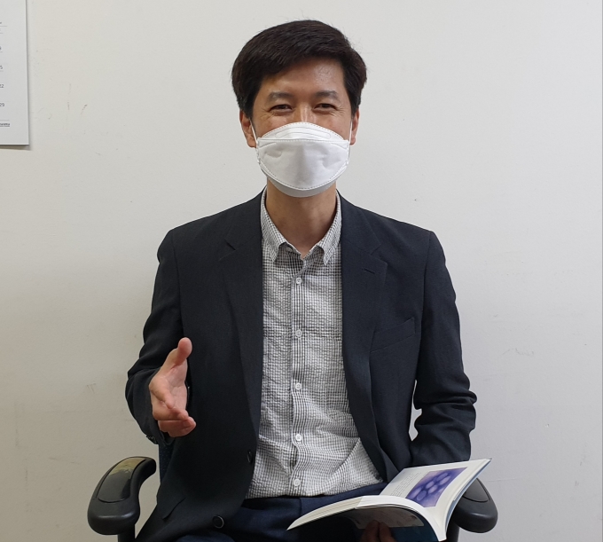 [인터뷰] ‘감염병과의 위험한 동거’ 김영호 저자  