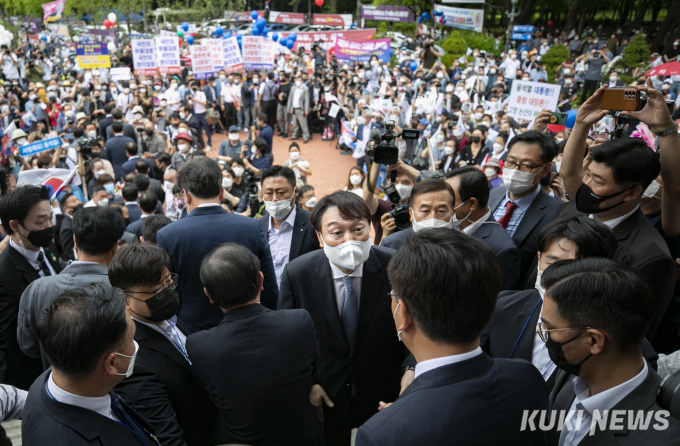 [쿠키포토] '출마 선언' 윤석열, 빼앗긴 주권 되찾겠다