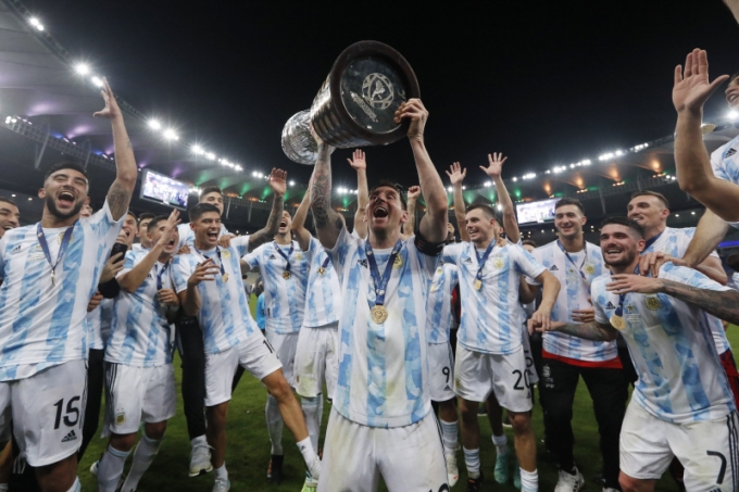 아르헨티나의 리오넬 메시, 드디어 무관 설움 날렸다