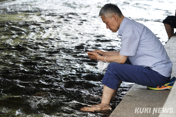 [날씨] 맑은 하늘·낮 최고 37도… 대도시 열대야 