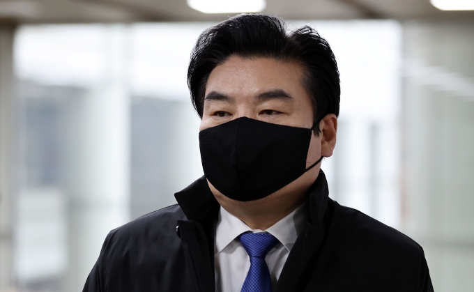 ‘알선수재’ 원유철 전 의원, 징역 1년6개월 확정 