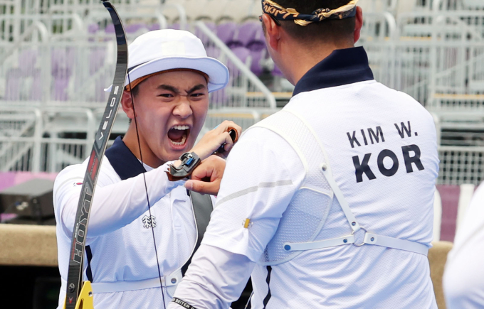 ‘양궁 신동’ 김제덕 “아직 목표 남았다… 김제덕 파이팅!”