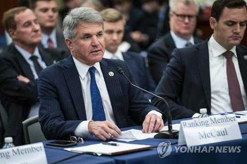 美 맥컬 의원 “코로나, 중국 우한 연구소에서 시작”