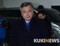 경찰, ‘포르쉐 의혹’ 박영수 소환…10시간30분 조사