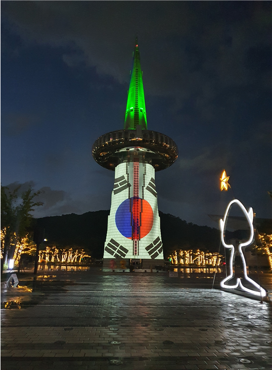 대전 한빛탑, 대형 태극기로 '광복' 의미 찾는다